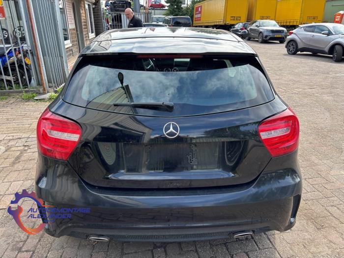 Mercedes A 1.6 A-180 16V Sloopvoertuig (2015, Zwart)