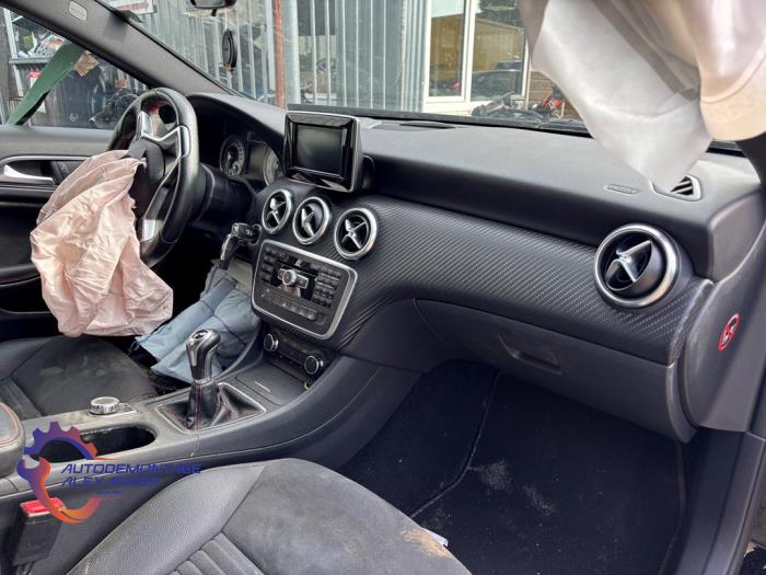 Mercedes A 1.6 A-180 16V Sloopvoertuig (2015, Zwart)