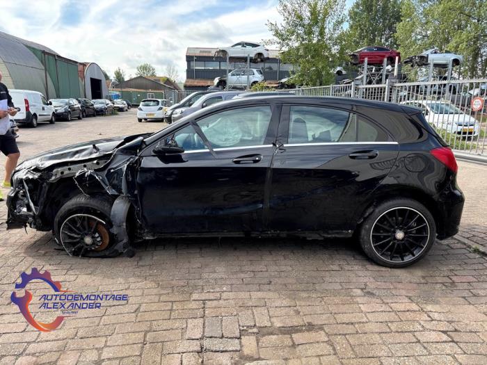 Mercedes A 1.6 A-180 16V Sloopvoertuig (2015, Zwart)
