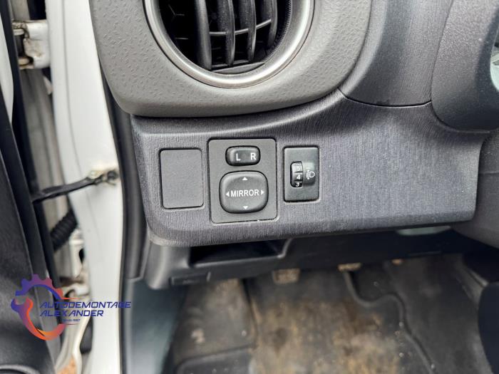 Toyota Yaris III 1.0 12V VVT-i Sloopvoertuig (2013, Wit)