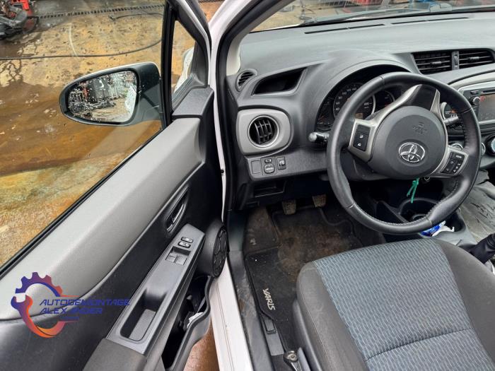 Toyota Yaris III 1.0 12V VVT-i Sloopvoertuig (2013, Wit)