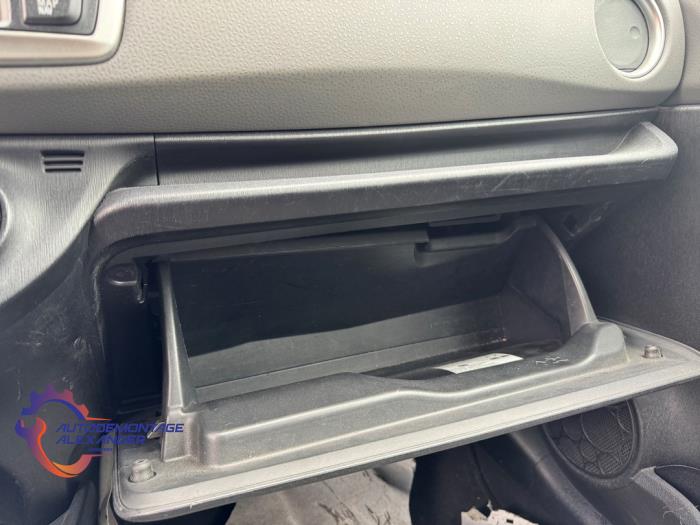 Toyota Yaris III 1.0 12V VVT-i Sloopvoertuig (2013, Wit)