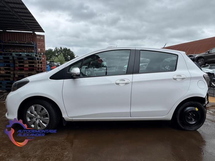 Toyota Yaris III 1.0 12V VVT-i Sloopvoertuig (2013, Wit)