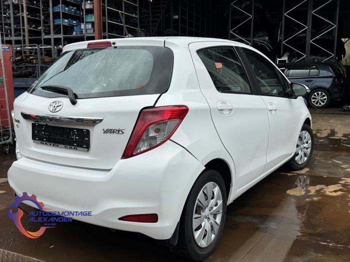 Toyota Yaris III 1.0 12V VVT-i Sloopvoertuig (2013, Wit)