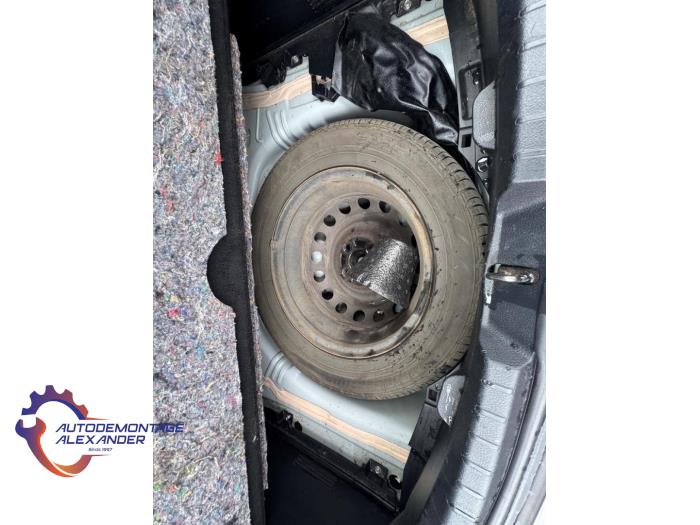 Toyota Yaris III 1.0 12V VVT-i Sloopvoertuig (2013, Wit)