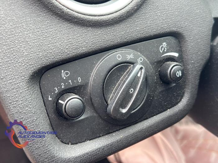 Ford Fiesta 6 1.0 SCI 12V 80 Sloopvoertuig (2015, Rood)