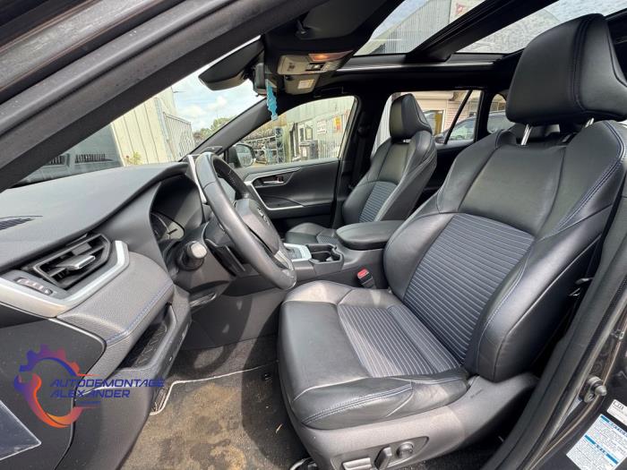 Toyota RAV4 2.5 Hybrid 16V AWD Sloopvoertuig (2019, Grijs)