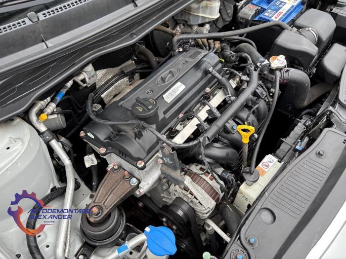 Hyundai i20 1.2i 16V Sloopvoertuig (2012, Zilvergrijs)