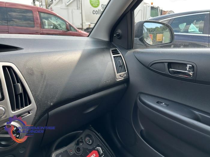 Hyundai i20 1.2i 16V Sloopvoertuig (2012, Zilvergrijs)