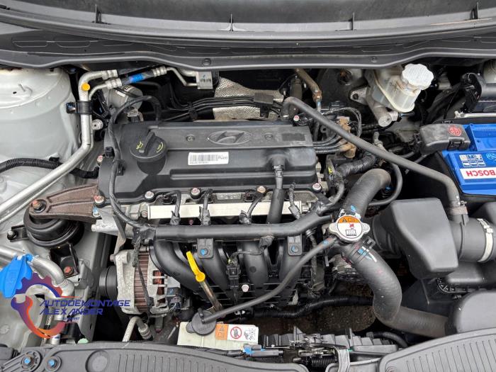 Hyundai i20 1.2i 16V Sloopvoertuig (2012, Zilvergrijs)