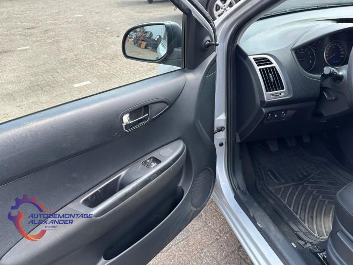 Hyundai i20 1.2i 16V Sloopvoertuig (2012, Zilvergrijs)