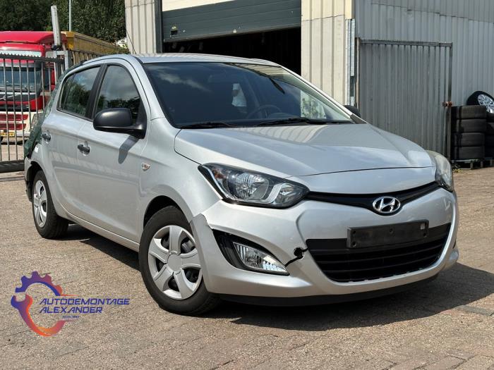 Hyundai i20 1.2i 16V Sloopvoertuig (2012, Zilvergrijs)