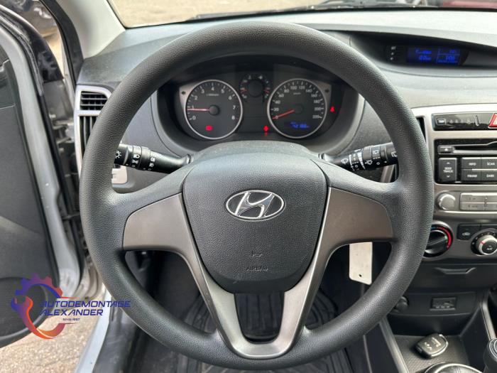 Hyundai i20 1.2i 16V Sloopvoertuig (2012, Zilvergrijs)