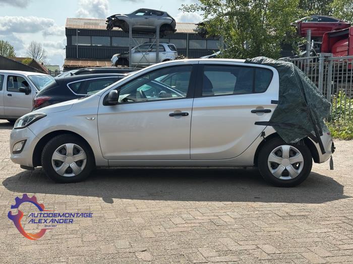 Hyundai i20 1.2i 16V Sloopvoertuig (2012, Zilvergrijs)