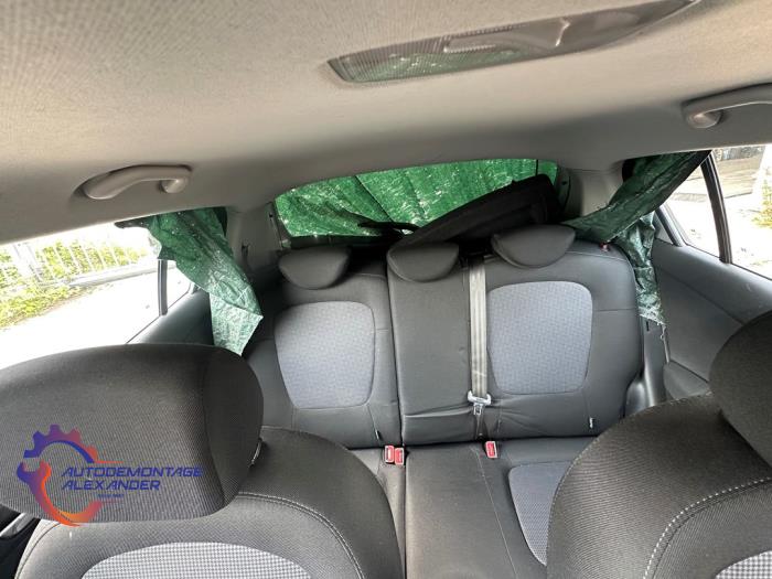 Hyundai i20 1.2i 16V Sloopvoertuig (2012, Zilvergrijs)