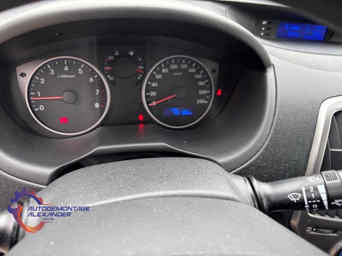 Hyundai i20 1.2i 16V Sloopvoertuig (2012, Zilvergrijs)