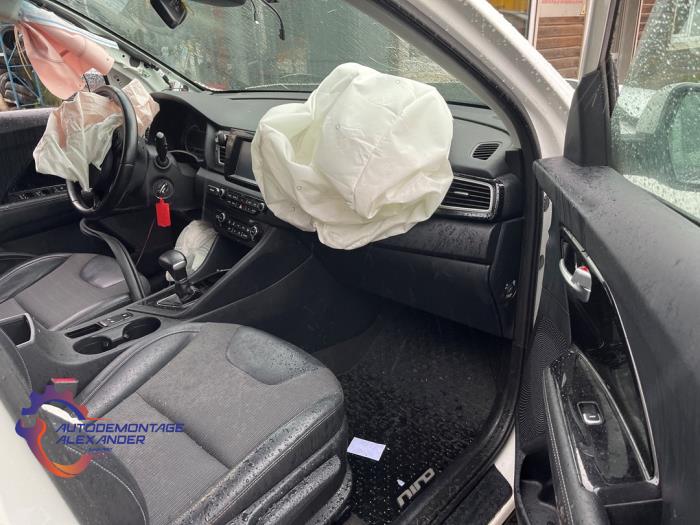 Kia Niro I 1.6 GDI Hybrid Sloopvoertuig (2018, Wit)