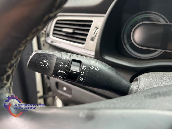 Kia Niro I 1.6 GDI Hybrid Sloopvoertuig (2018, Wit)