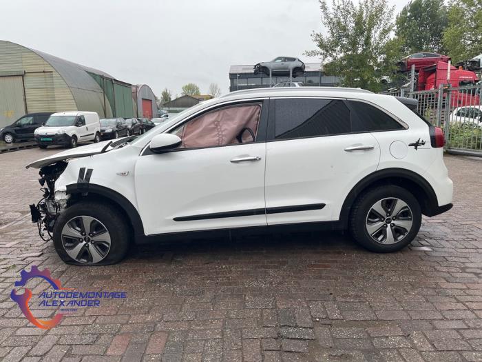 Kia Niro I 1.6 GDI Hybrid Sloopvoertuig (2018, Wit)