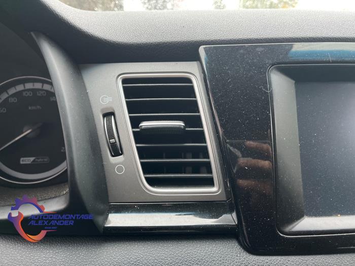 Kia Niro I 1.6 GDI Hybrid Sloopvoertuig (2018, Wit)