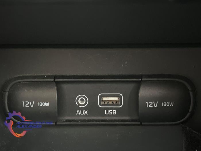 Kia Niro I 1.6 GDI Hybrid Sloopvoertuig (2018, Wit)