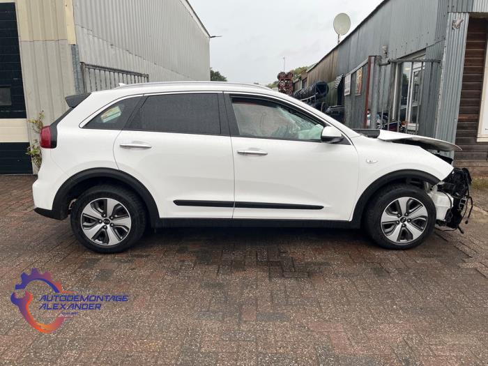 Kia Niro I 1.6 GDI Hybrid Sloopvoertuig (2018, Wit)