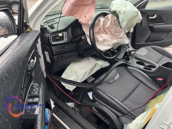 Kia Niro I 1.6 GDI Hybrid Sloopvoertuig (2018, Wit)