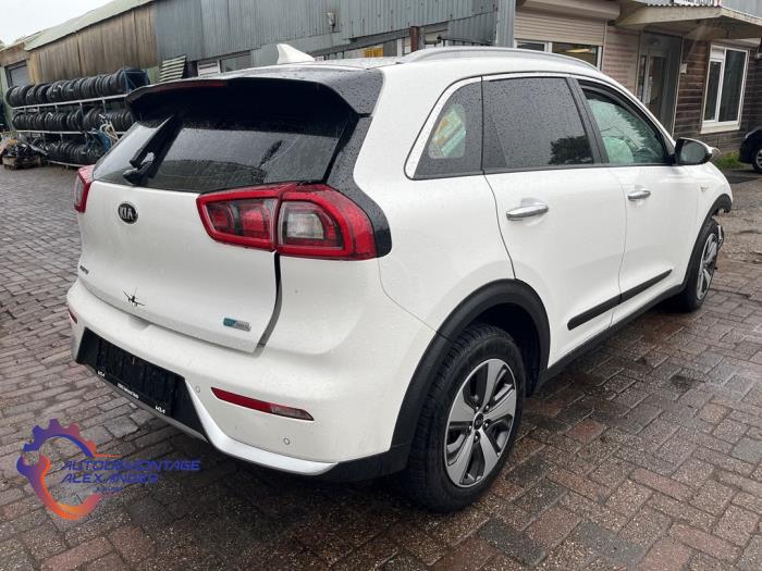 Kia Niro I 1.6 GDI Hybrid Sloopvoertuig (2018, Wit)