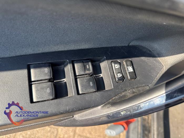 Toyota Auris Touring Sports 1.8 16V Hybrid Sloopvoertuig (2015, Grijs)