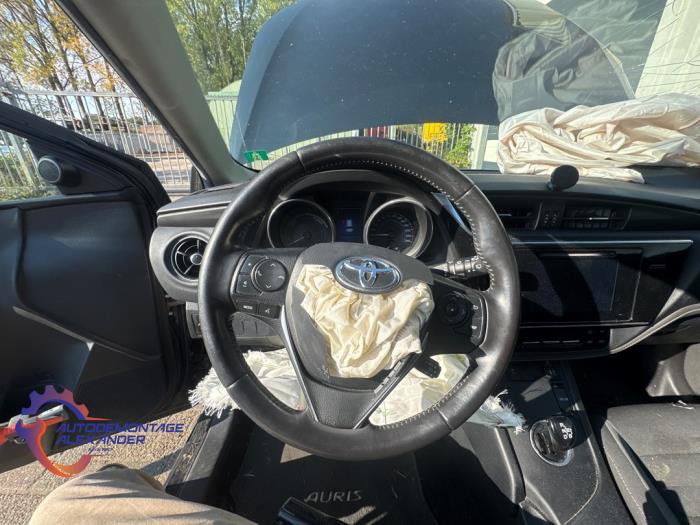 Toyota Auris Touring Sports 1.8 16V Hybrid Sloopvoertuig (2015, Grijs)