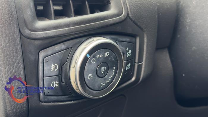 Ford Focus 3 1.0 Ti-VCT EcoBoost 12V 100 Sloopvoertuig (2015, Grijs)