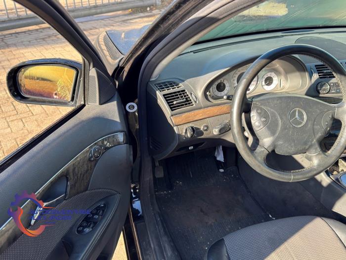 Mercedes E Combi 2.6 E-240 V6 18V Sloopvoertuig (2005, Zwart)