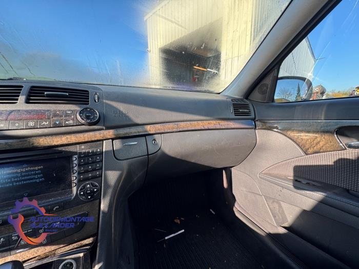 Mercedes E Combi 2.6 E-240 V6 18V Sloopvoertuig (2005, Zwart)