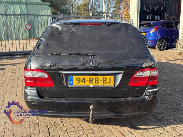 Mercedes E Combi 2.6 E-240 V6 18V Sloopvoertuig (2005, Zwart)