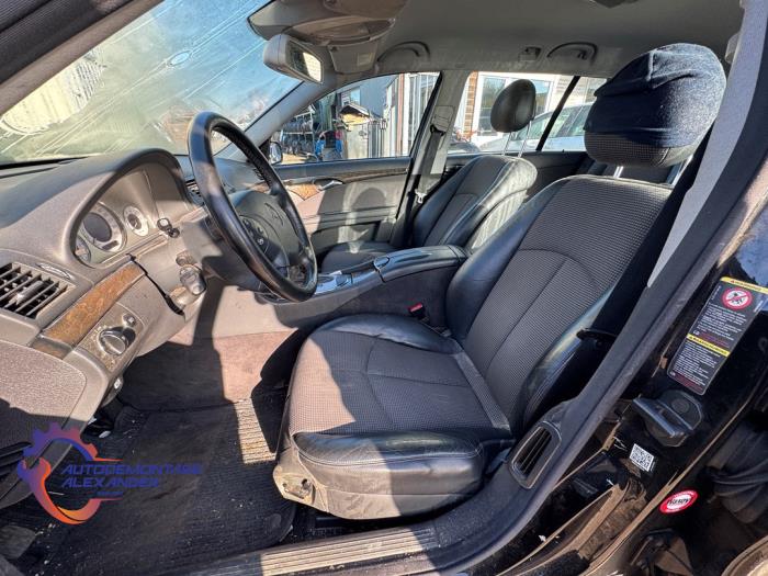 Mercedes E Combi 2.6 E-240 V6 18V Sloopvoertuig (2005, Zwart)