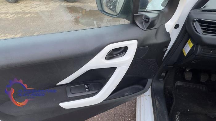 Peugeot 208 I 1.0 Vti 12V PureTech Sloopvoertuig (2014, Wit)