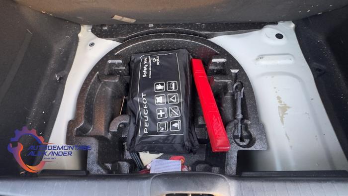 Peugeot 208 I 1.0 Vti 12V PureTech Sloopvoertuig (2014, Wit)