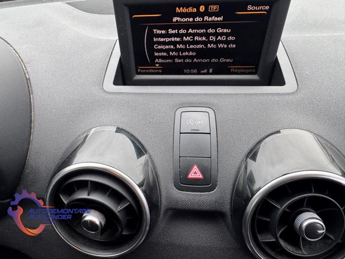 Audi A1 1.6 TDI 16V Sloopvoertuig (2011, Grijs)