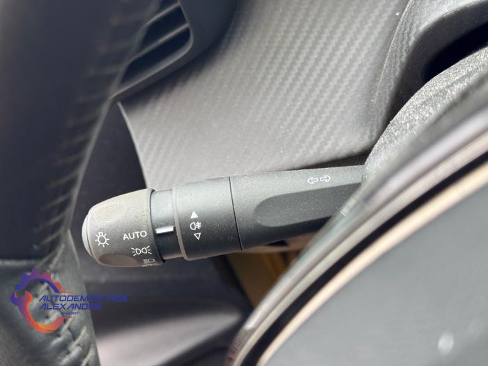 Peugeot 208 II 1.2 Vti 12V PureTech 75 Sloopvoertuig (2022, Geel)