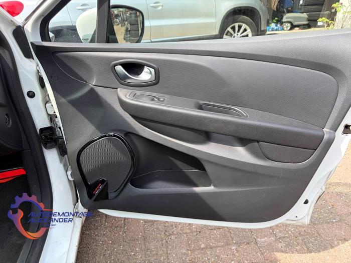 Renault Clio IV 0.9 Energy TCE 90 12V Sloopvoertuig (2017, Wit)