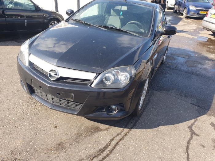 Opel Tigra Sloopvoertuig (2005, Zwart)