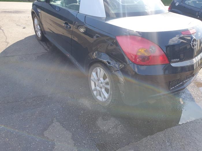Opel Tigra Sloopvoertuig (2005, Zwart)