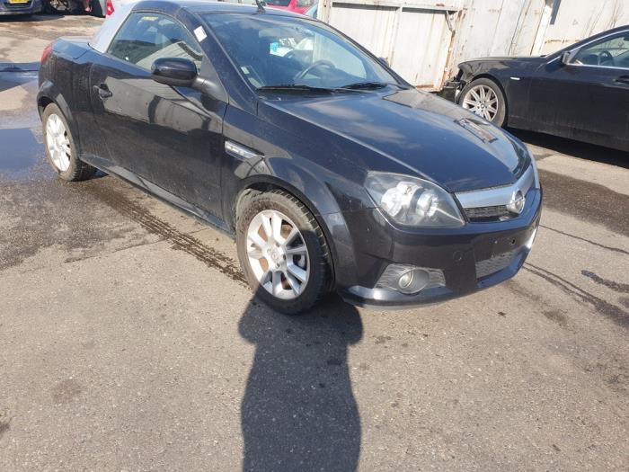 Opel Tigra Sloopvoertuig (2005, Zwart)