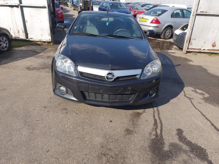 Opel Tigra Sloopvoertuig (2005, Zwart)