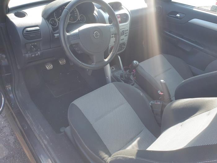 Opel Tigra Sloopvoertuig (2005, Zwart)