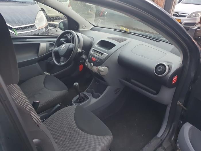 Toyota Aygo 1.0 12V VVT-i Sloopvoertuig (2006, Grijs)