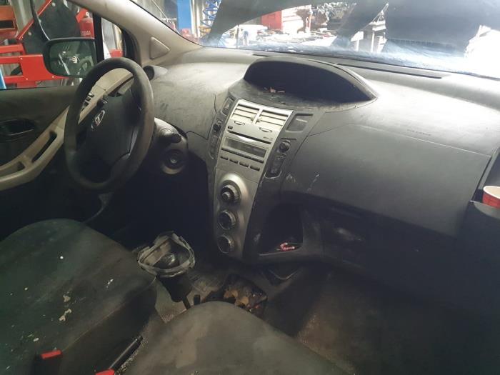 Toyota Yaris II 1.3 16V VVT-i Sloopvoertuig (2007, Zwart)