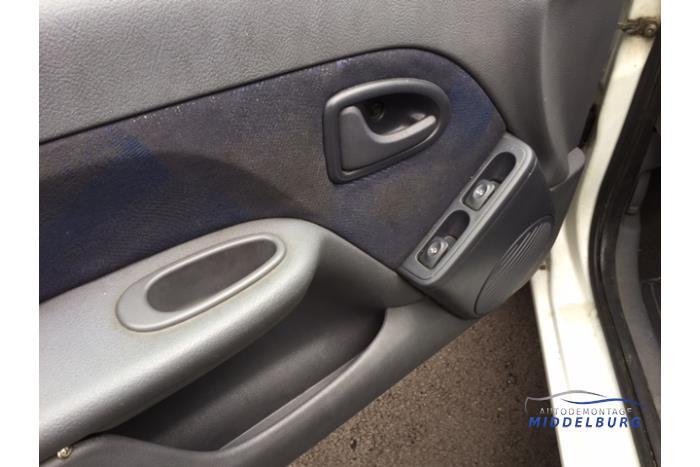 Renault Clio Sloopvoertuig (1998, Wit)