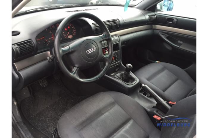 Audi A4 1.8 20V Sloopvoertuig (1998, Grijs)