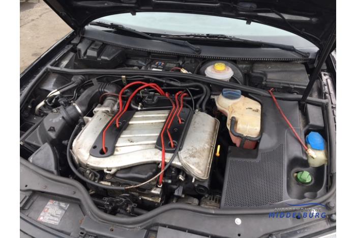 Volkswagen Passat Variant 2.3 VR5 Sloopvoertuig (1999, Zwart)